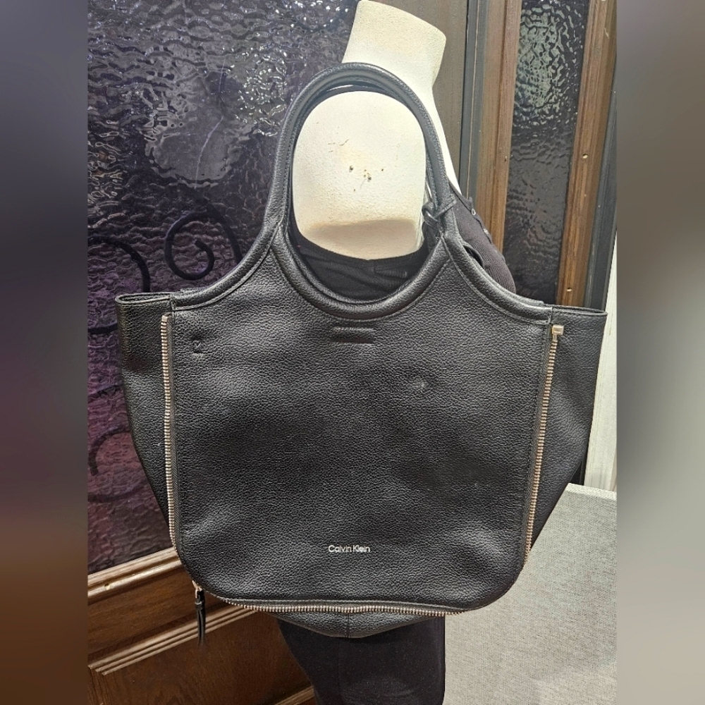 Calvin Klein Gabrianna Novelty Slim Side Zip Tote/ Book Bag Black Vegan Leather